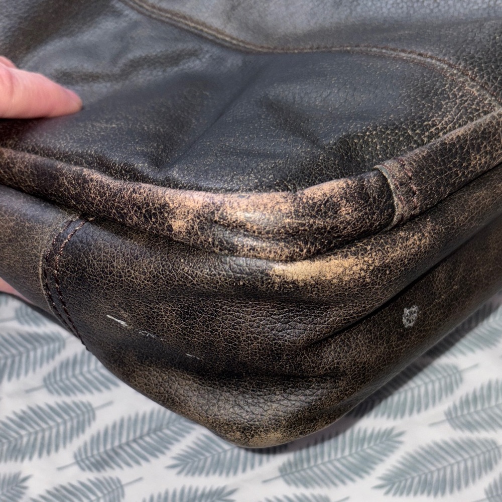 Black Rivet Dark Leather Messenger Bag - Picture 7 of 12